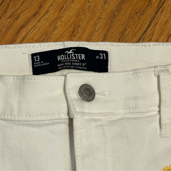 Hollister White Denim Sunflower Embroidered Shorts | Size 13 / 31 - Picture 4 of 11
